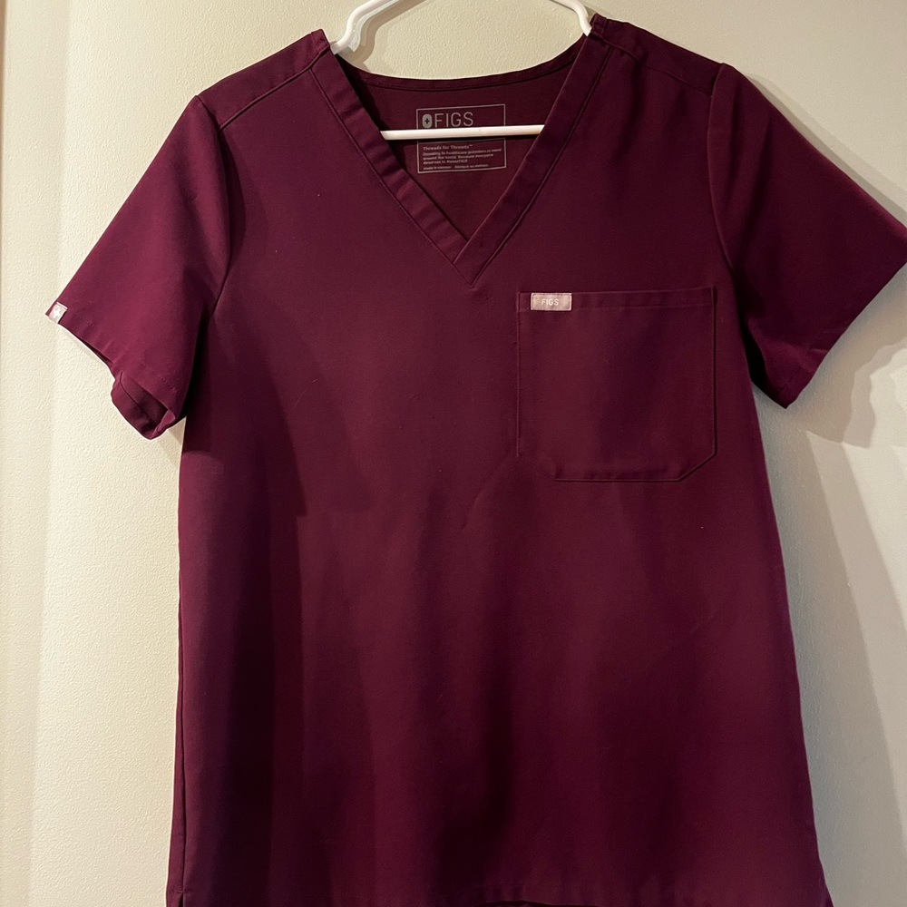Figs one pocket top